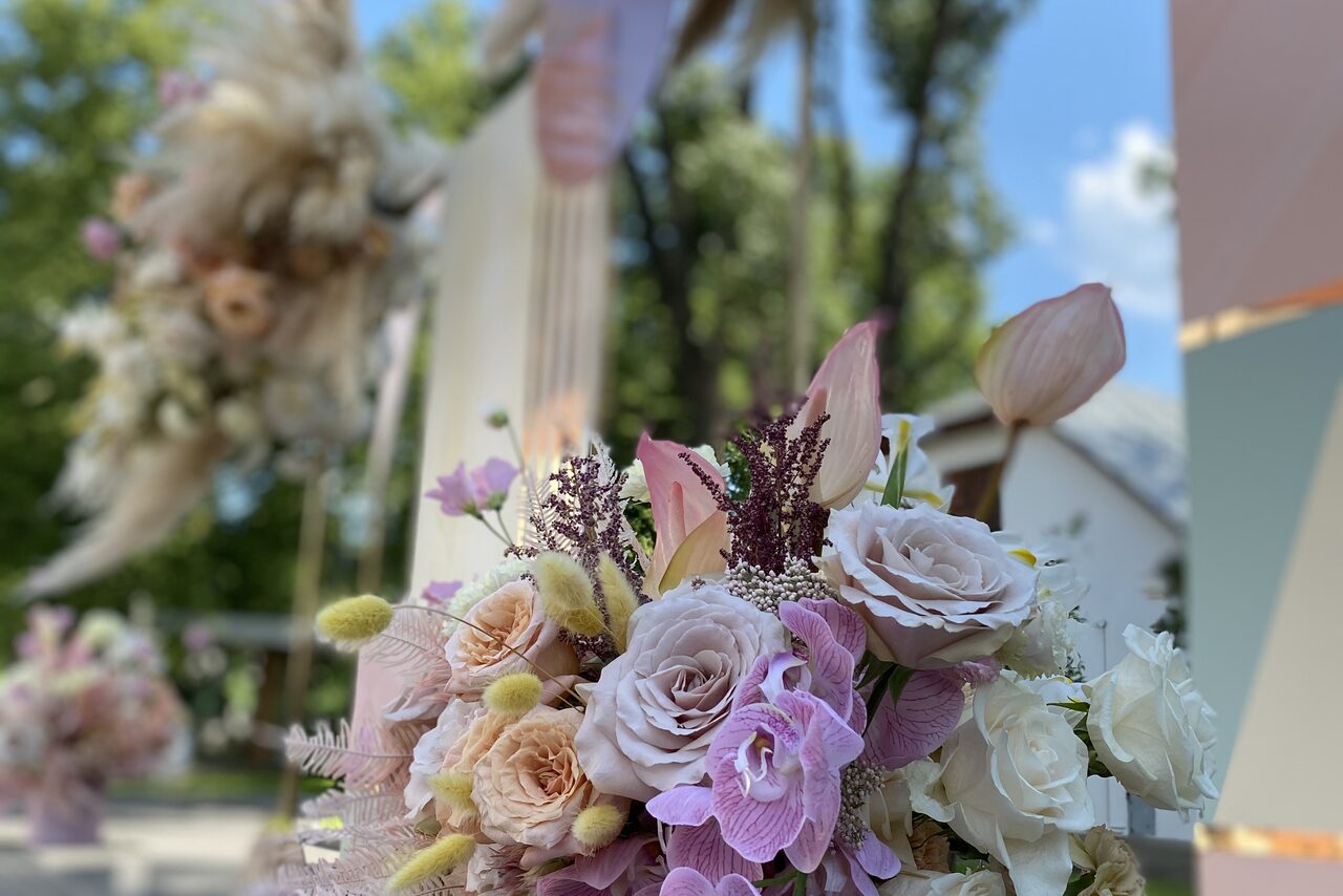 Арендовать Лофт Космос. Белый лофт в особняке