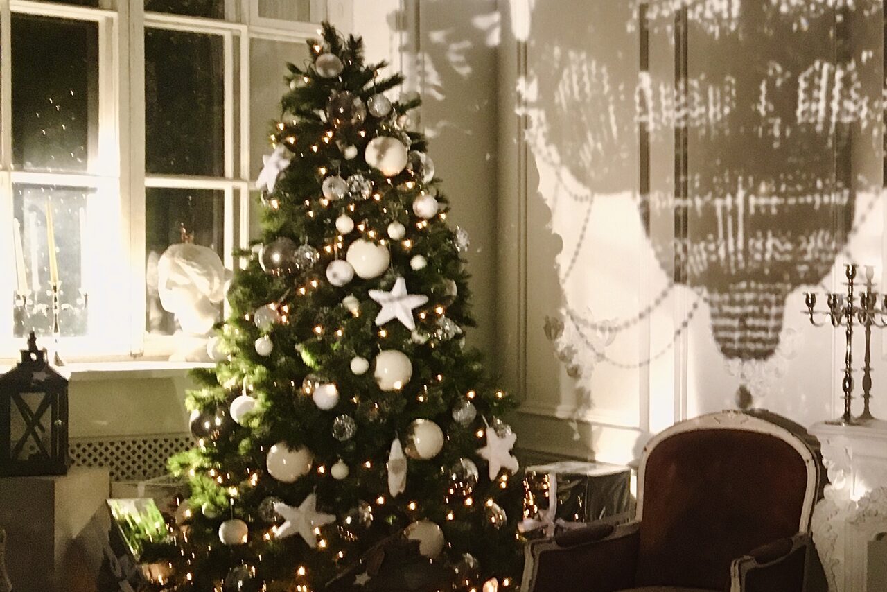 Арендовать Лофт Космос. Белый лофт в особняке