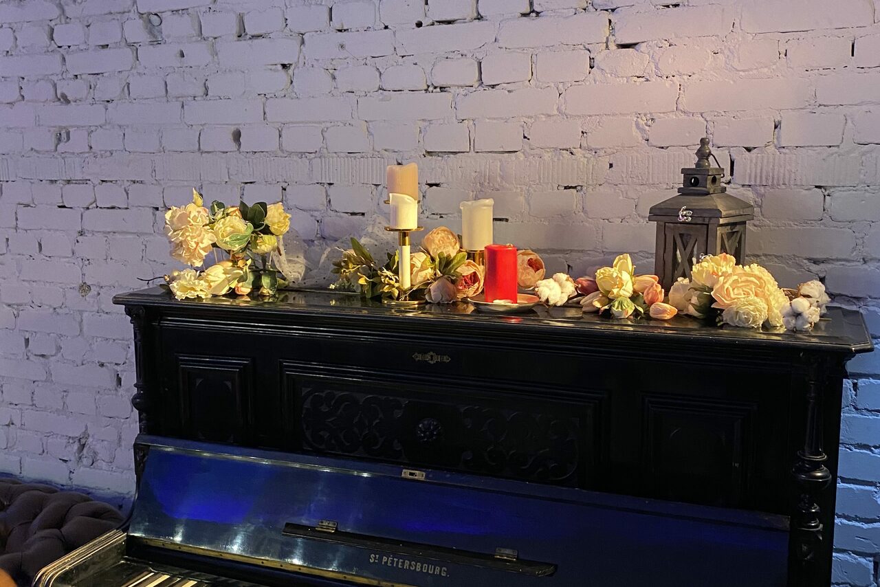 Арендовать Лофт Космос. Белый лофт в особняке