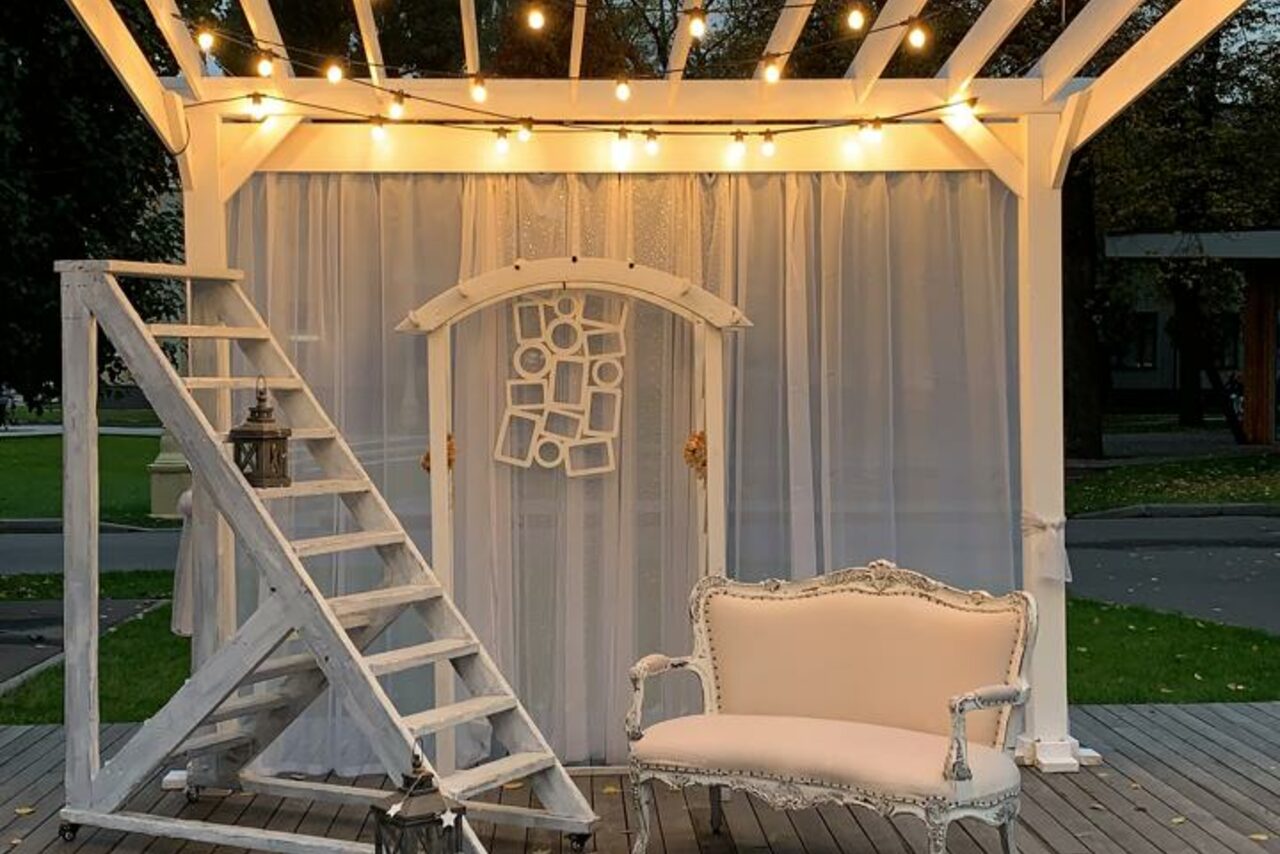 Арендовать Лофт Космос. Белый лофт в особняке