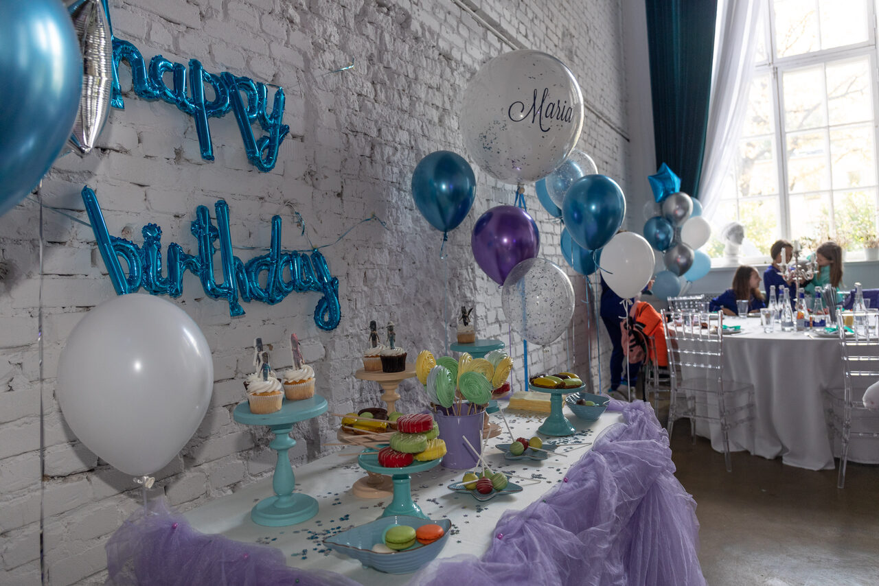 Арендовать Лофт Космос. Белый лофт в особняке