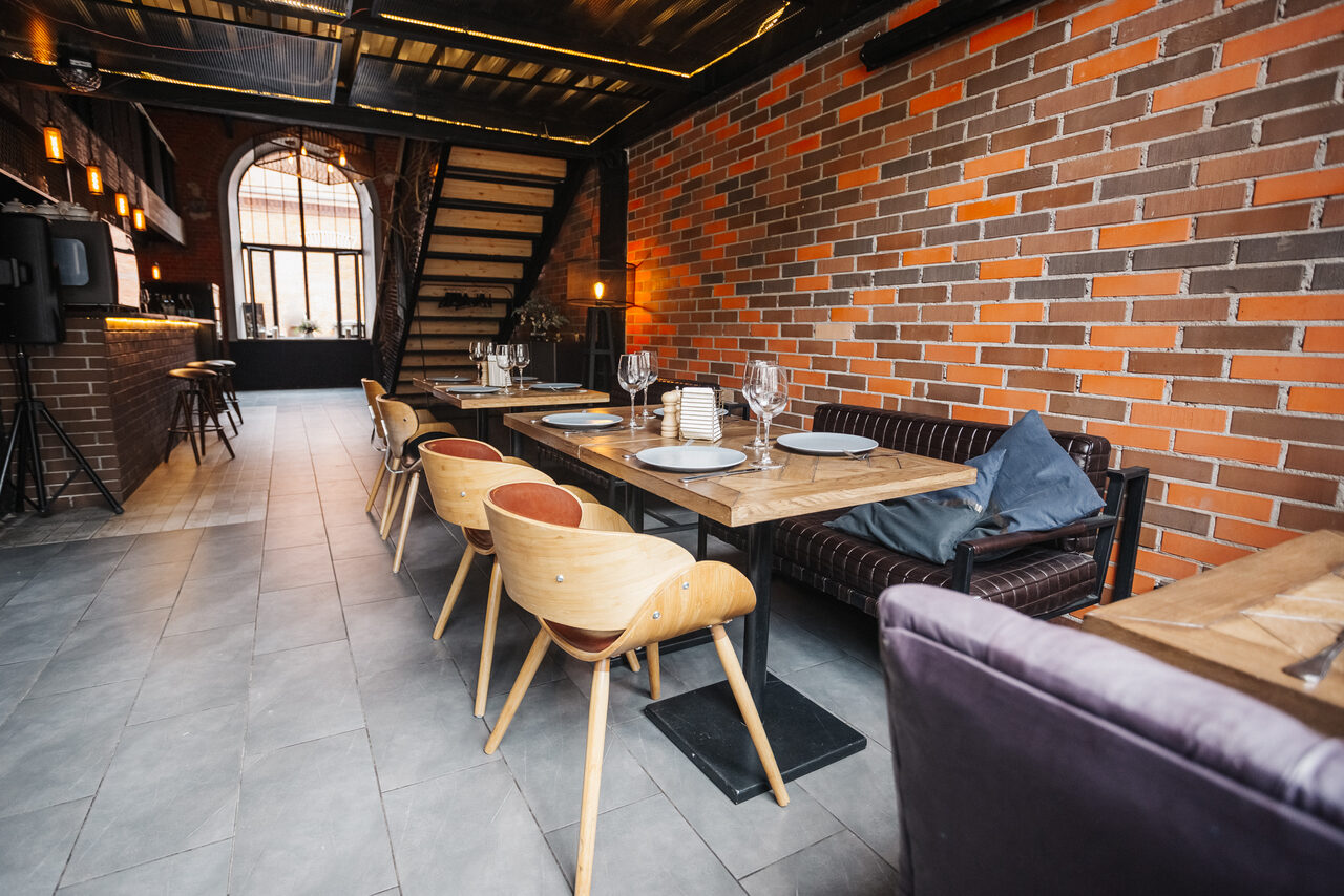 Арендовать Двухуровневый лофт-бар