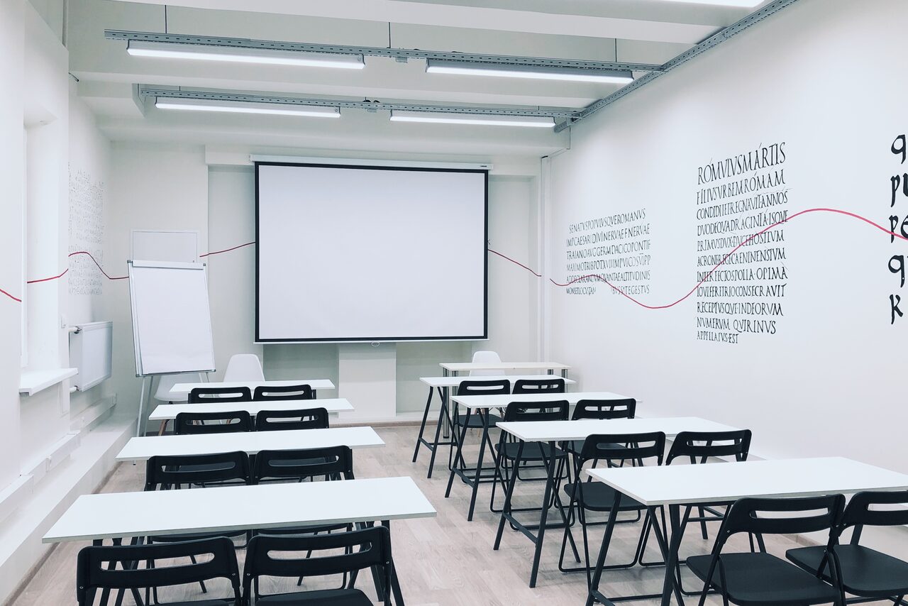 Арендовать KES Rooms Большой зал для обучающих мероприятий