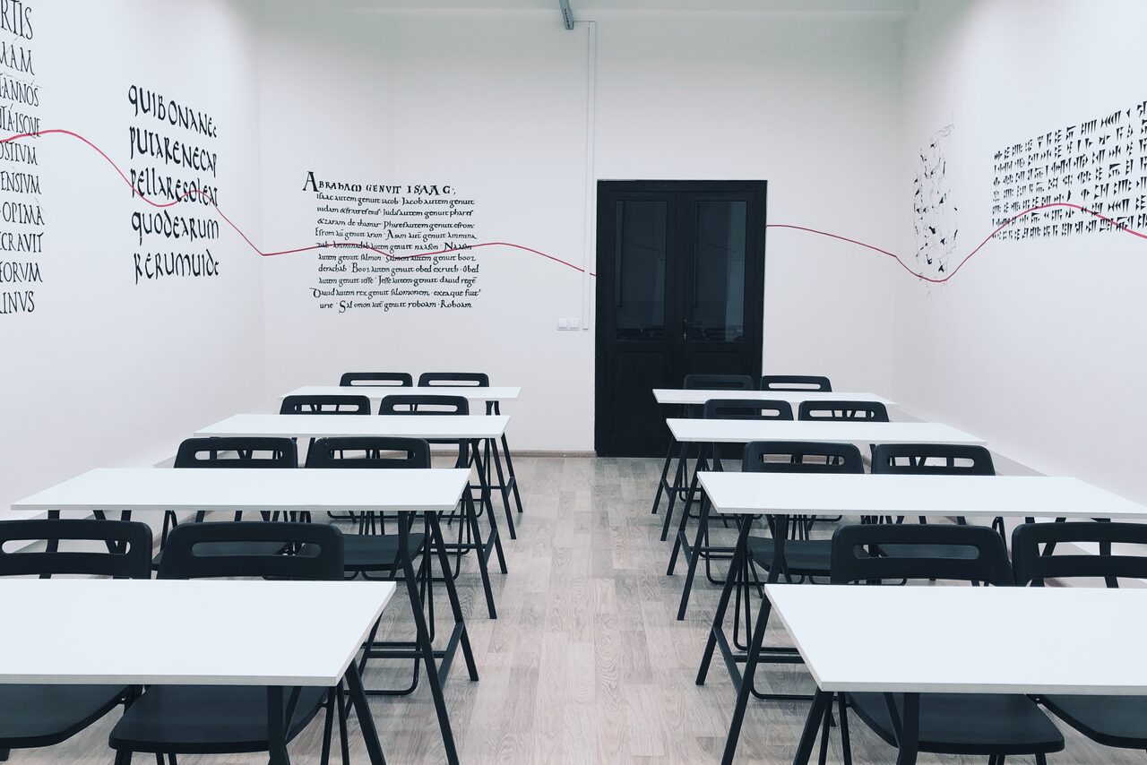 Арендовать KES Rooms. Большой зал для обучающих мероприятий