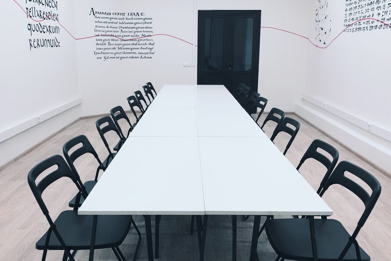 Арендовать KES Rooms. Большой зал для обучающих мероприятий