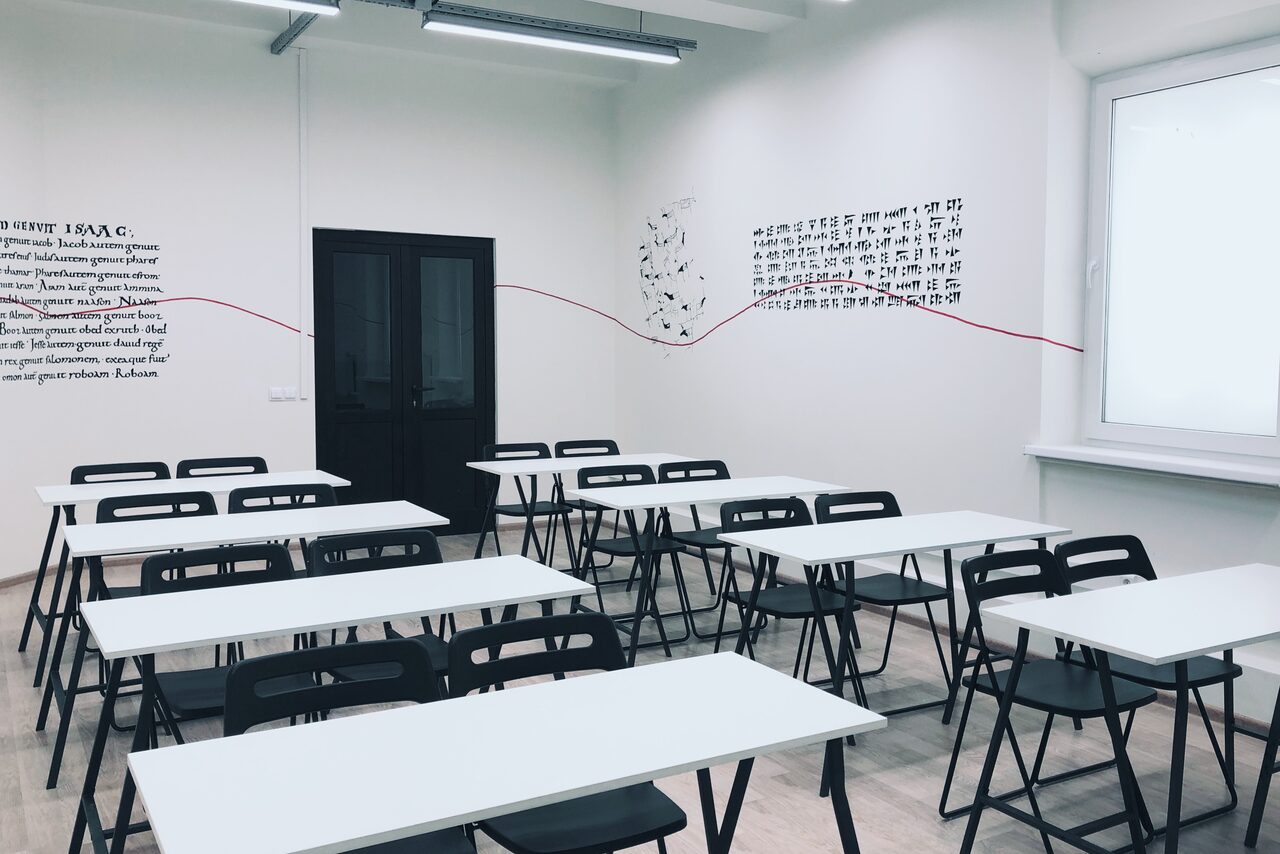 Арендовать KES Rooms. Большой зал для обучающих мероприятий