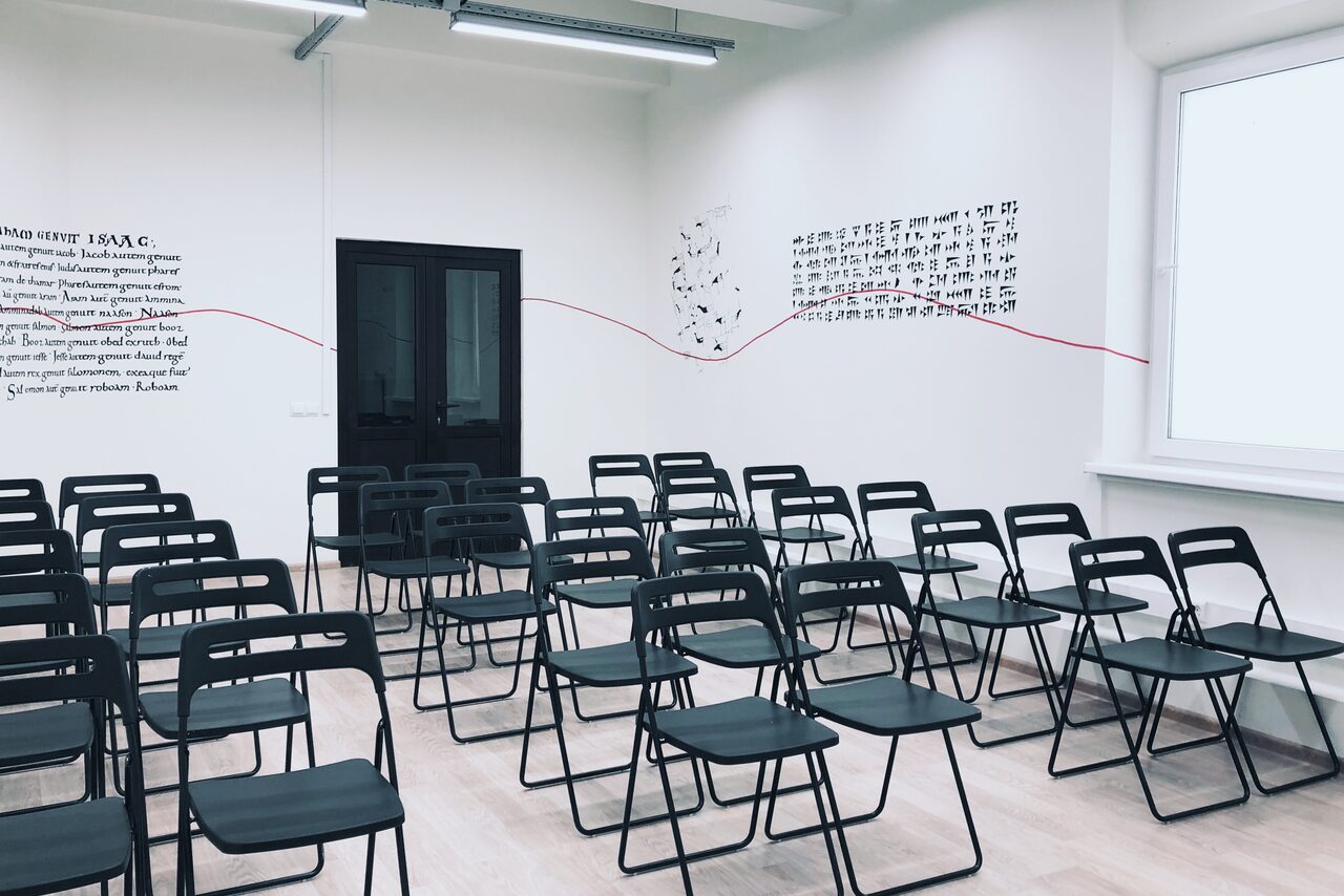 Арендовать KES Rooms. Большой зал для обучающих мероприятий