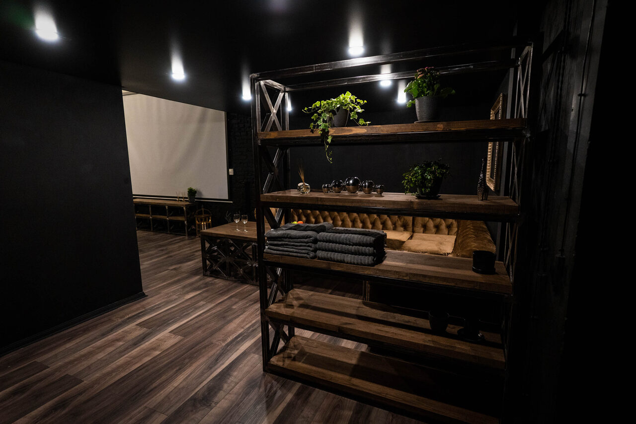 Арендовать Igloobar. Уникальный лофт-кинозал 