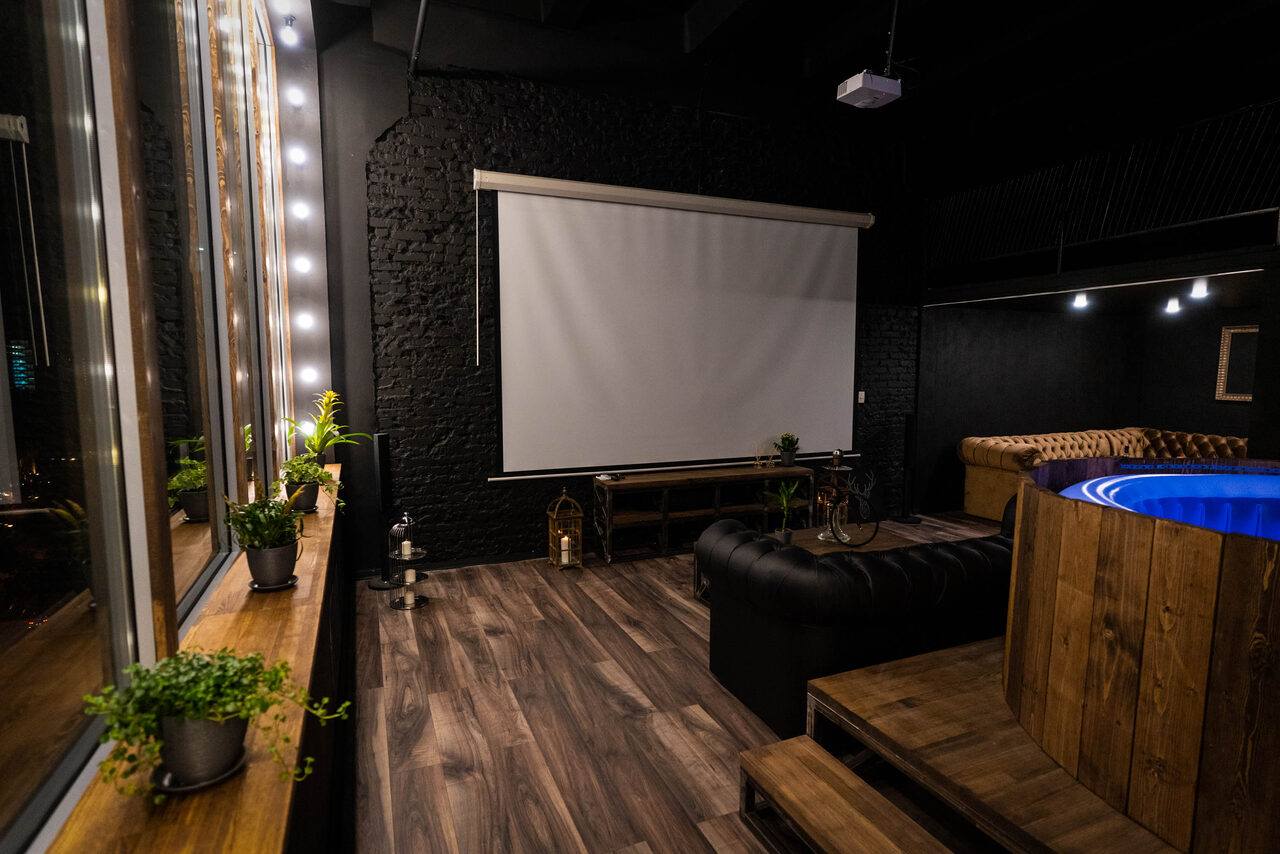 Арендовать Igloobar. Уникальный лофт-кинозал 