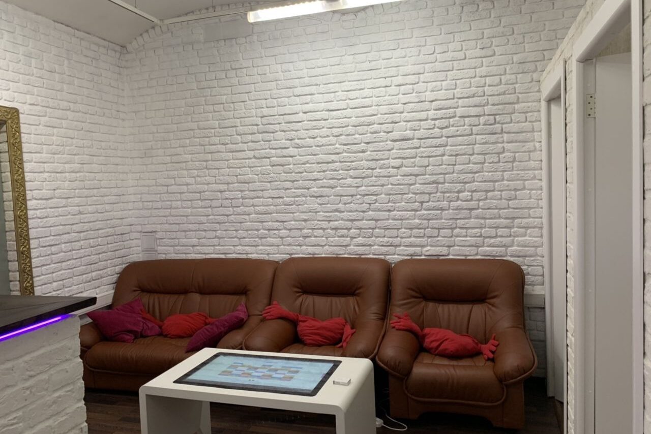 Арендовать Йога дом Патанджали Зал для йоги из белого кирпича