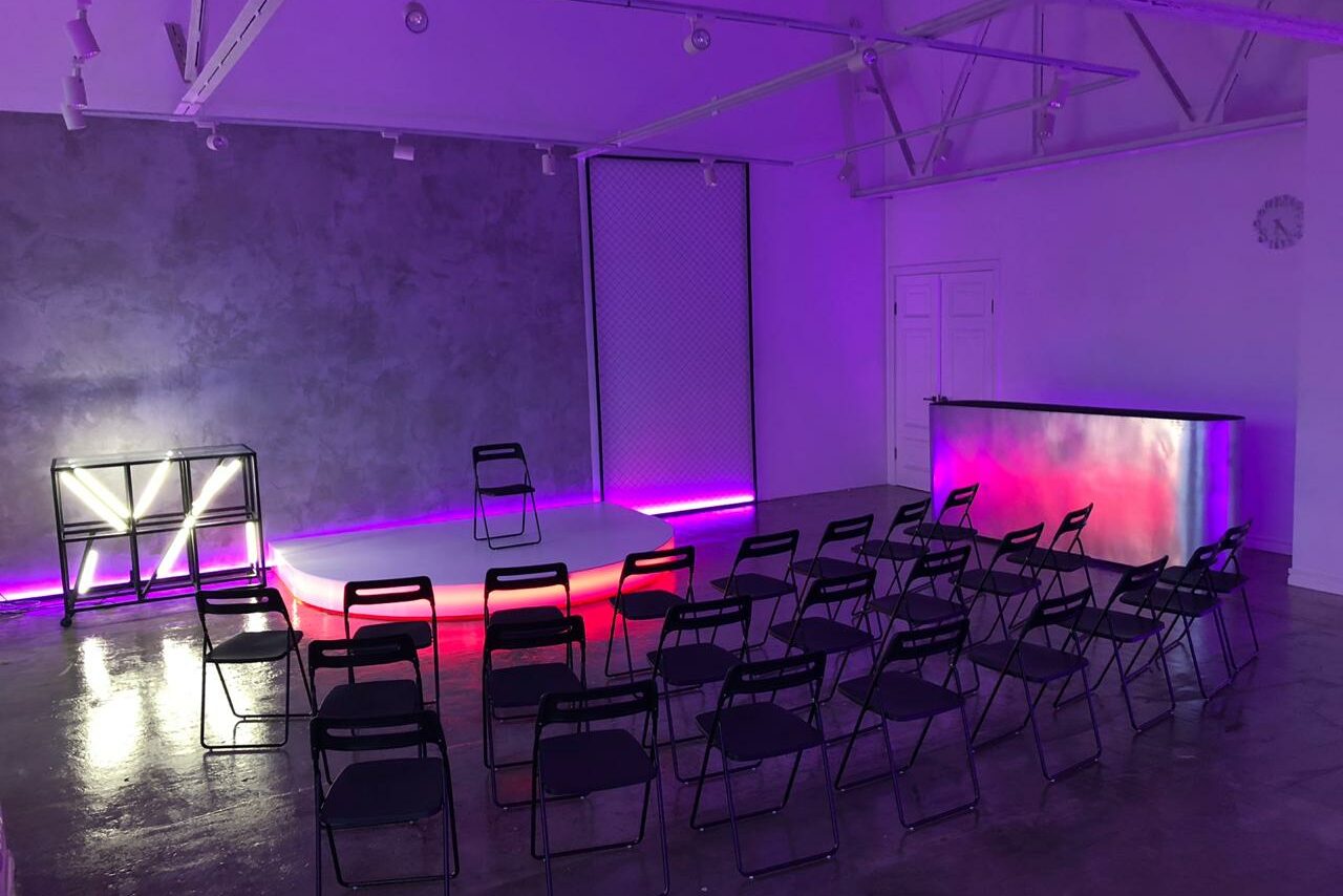 Арендовать Qweex Campus Неоновый лофт на Савеловской