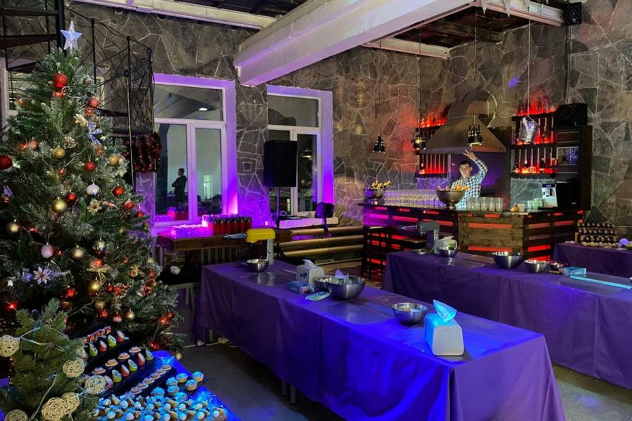 Арендовать Graf-Studio. Двухуровневый лофт с барной стойкой