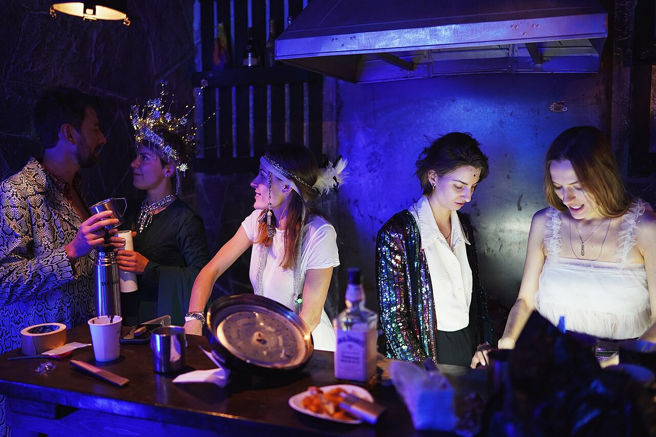 Арендовать Graf-Studio. Двухуровневый лофт с барной стойкой