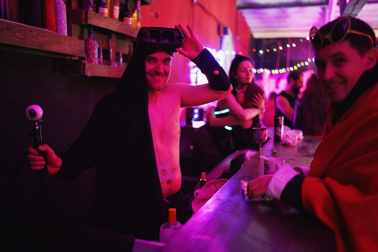 Арендовать Graf-Studio. Двухуровневый лофт с барной стойкой