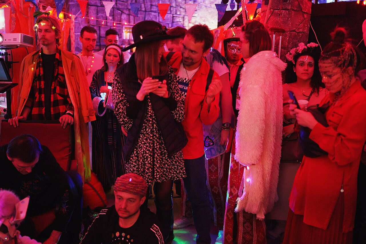 Арендовать Graf-Studio. Двухуровневый лофт с барной стойкой