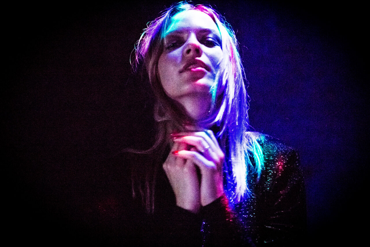 Арендовать Лофт с диванами и баром