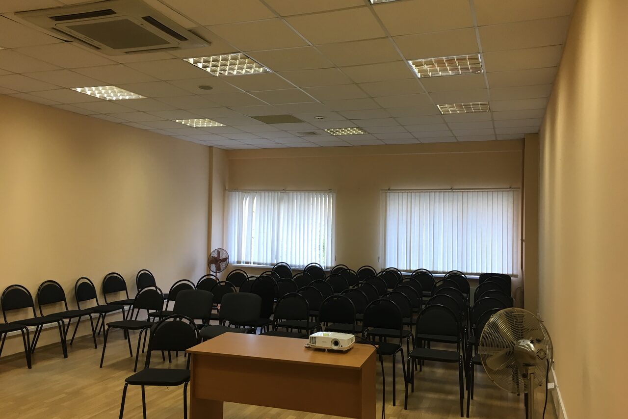 Арендовать Просторный конференц-зал