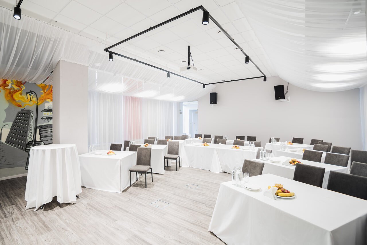 Арендовать Red Stars Hotel