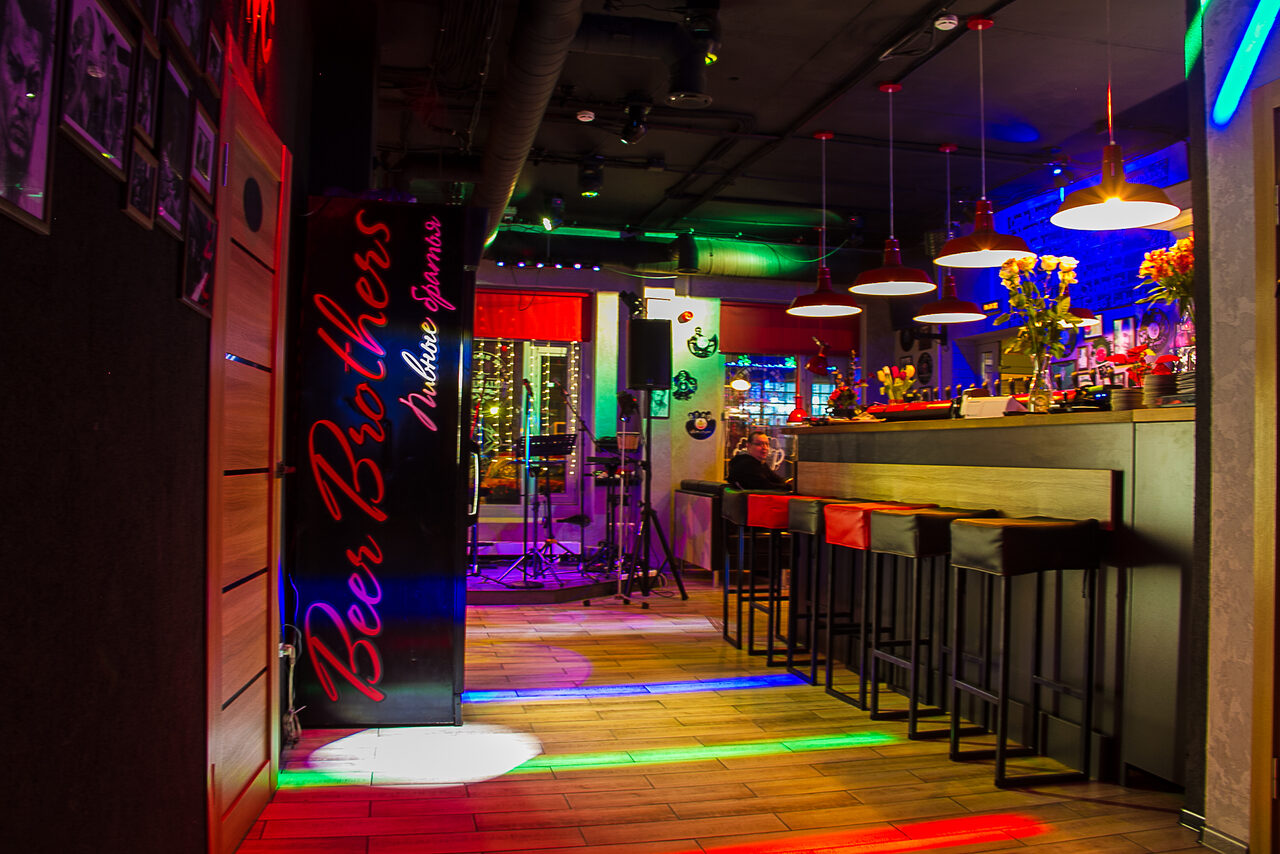 Арендовать Уютный Гриль бар с банкетным залом