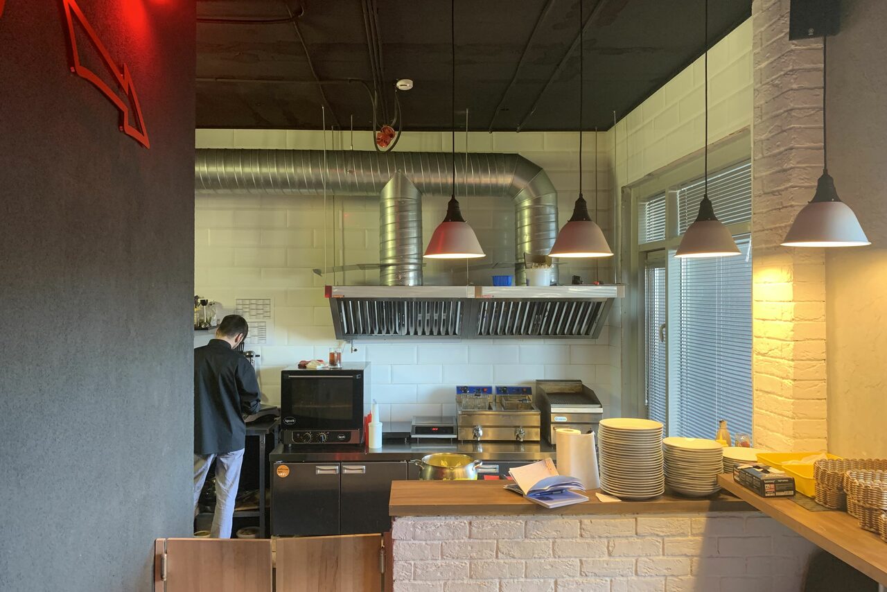 Арендовать Уютный Гриль бар с банкетным залом