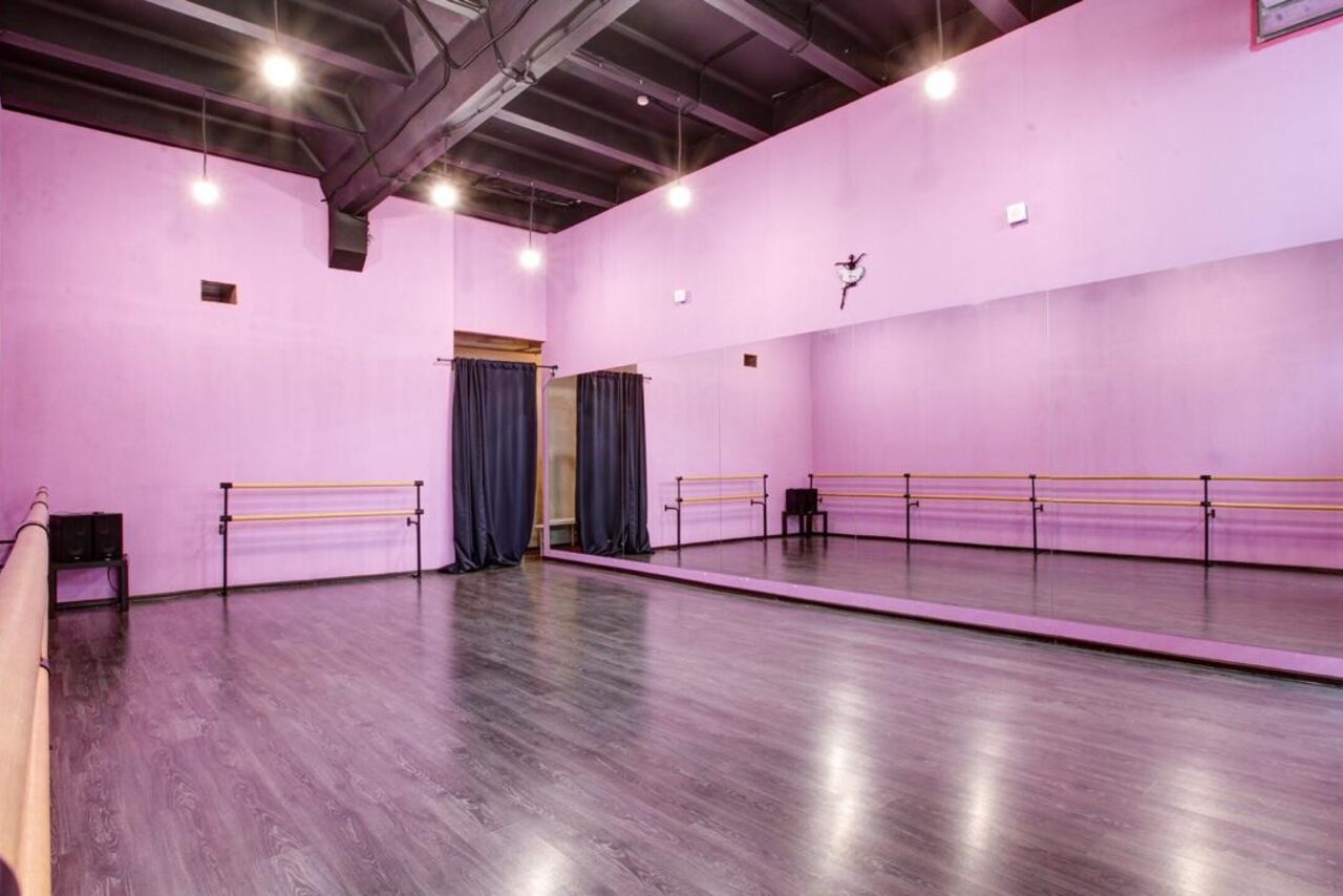 Арендовать Gusyaka Club Зал для танцев в лофтовом стиле