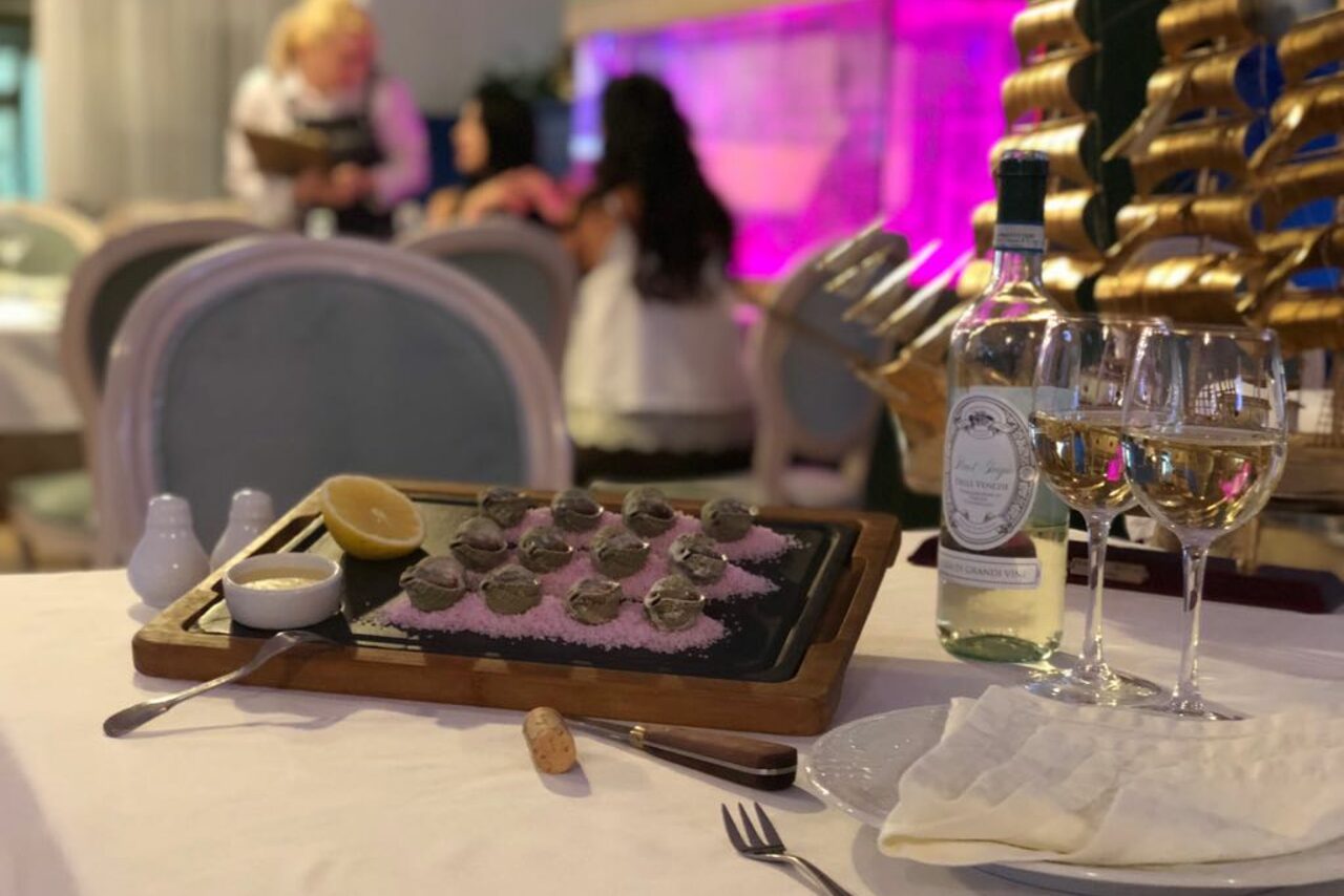 Арендовать Ресторан Владивосток. Банкетный зал со сценой