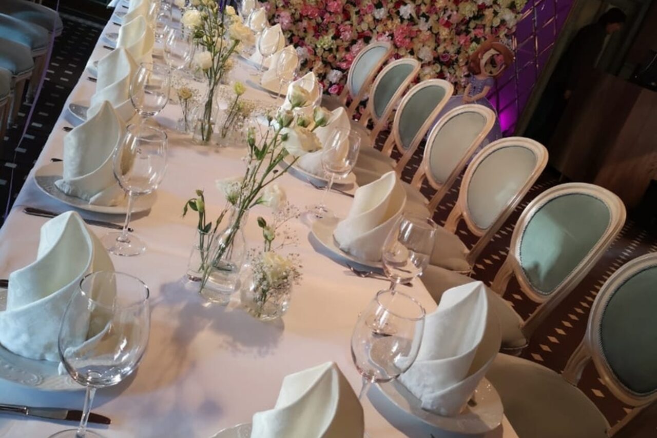 Арендовать Ресторан Владивосток. Банкетный зал со сценой