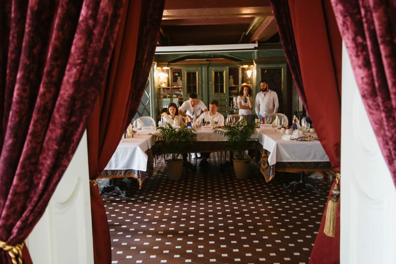 Арендовать Ресторан Владивосток. Банкетный зал с элегантным убранством