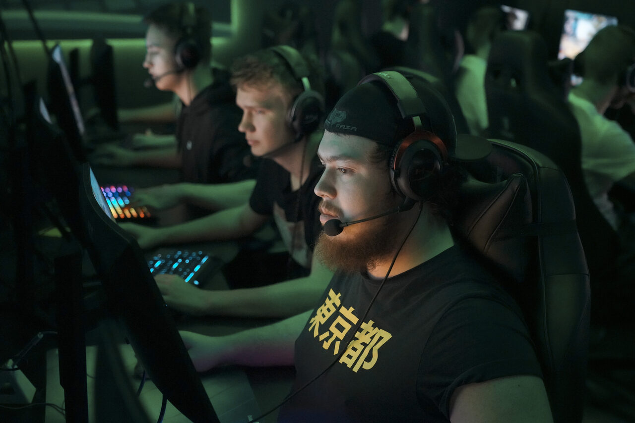 Арендовать  Club of computer and console games