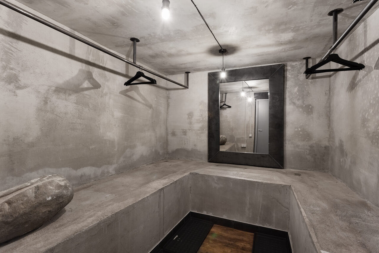 Арендовать Light loft with sofas