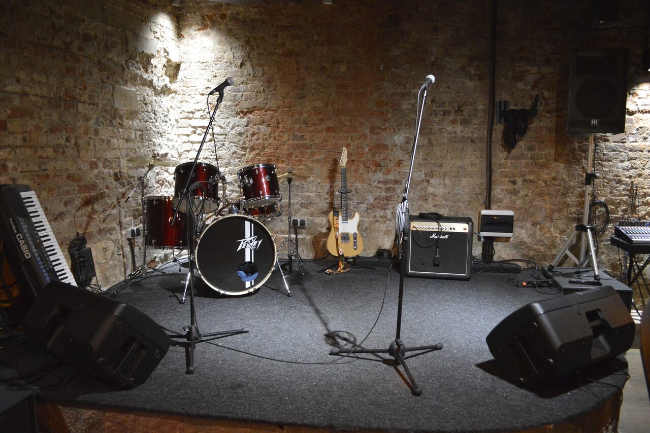 Арендовать Бар "КвARTирник"