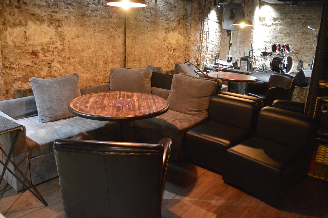 Арендовать Бар "КвARTирник"