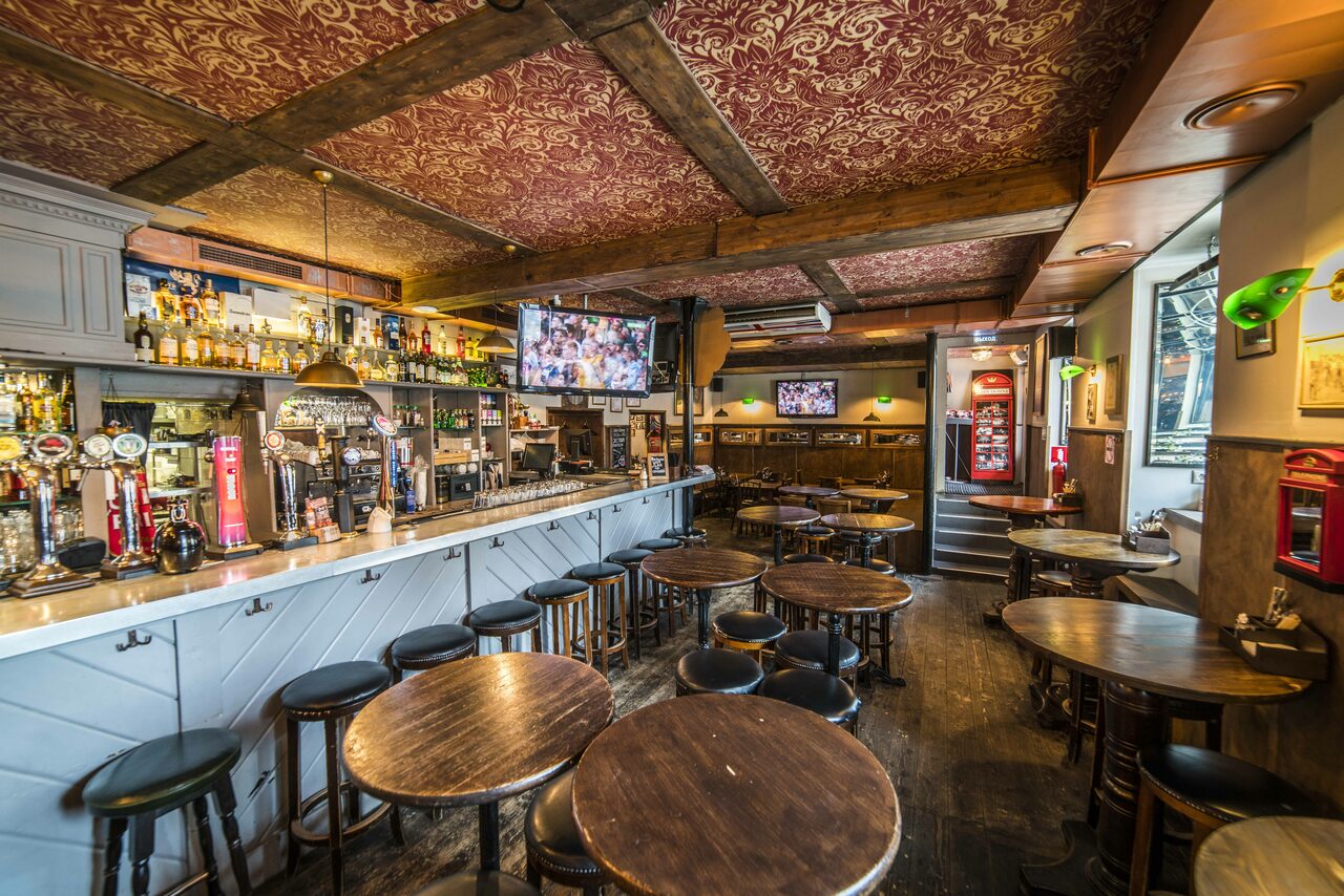 Арендовать Джон Донн. Спортивный бар под закрытие