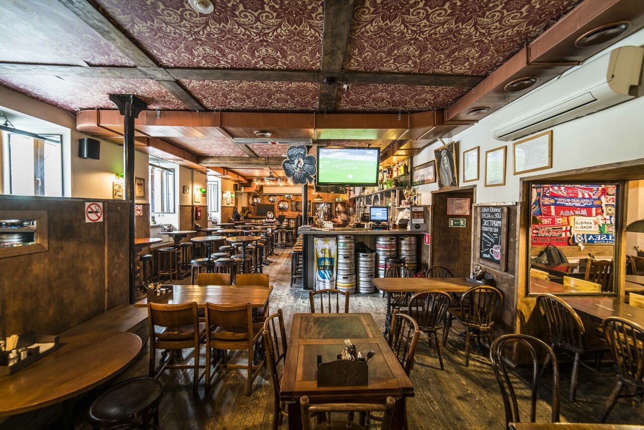 Арендовать Джон Донн. Спортивный бар под закрытие