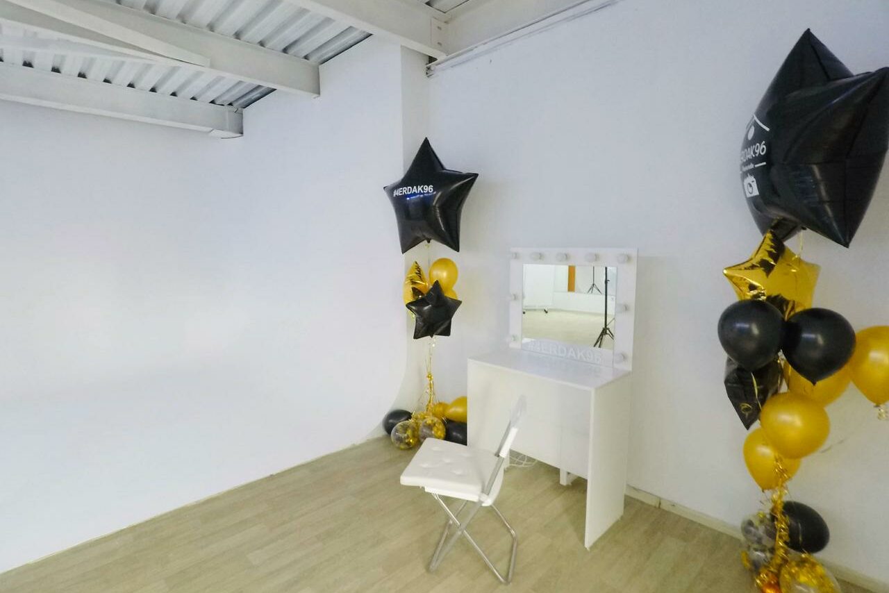 Арендовать Фотостудия с большой циклорамой