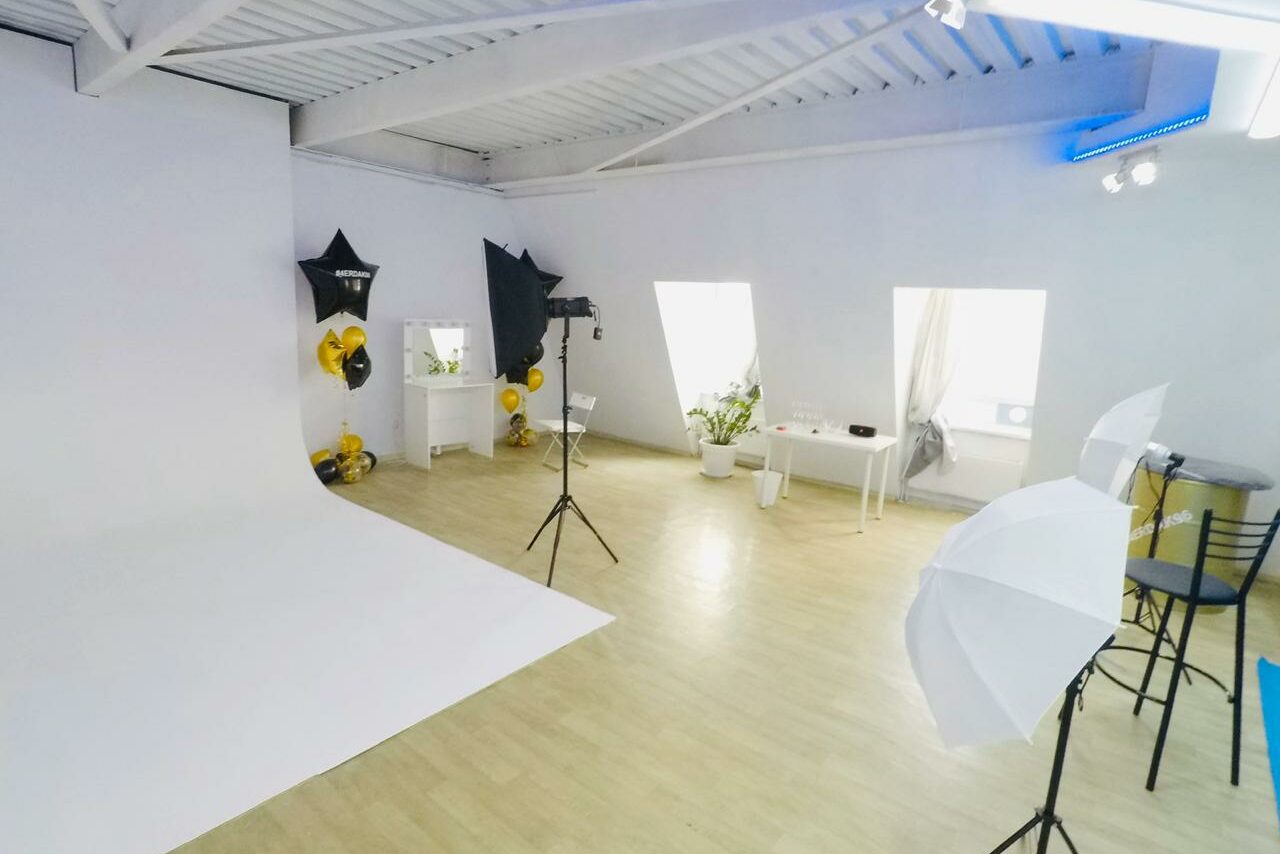 Арендовать Фотостудия с большой циклорамой