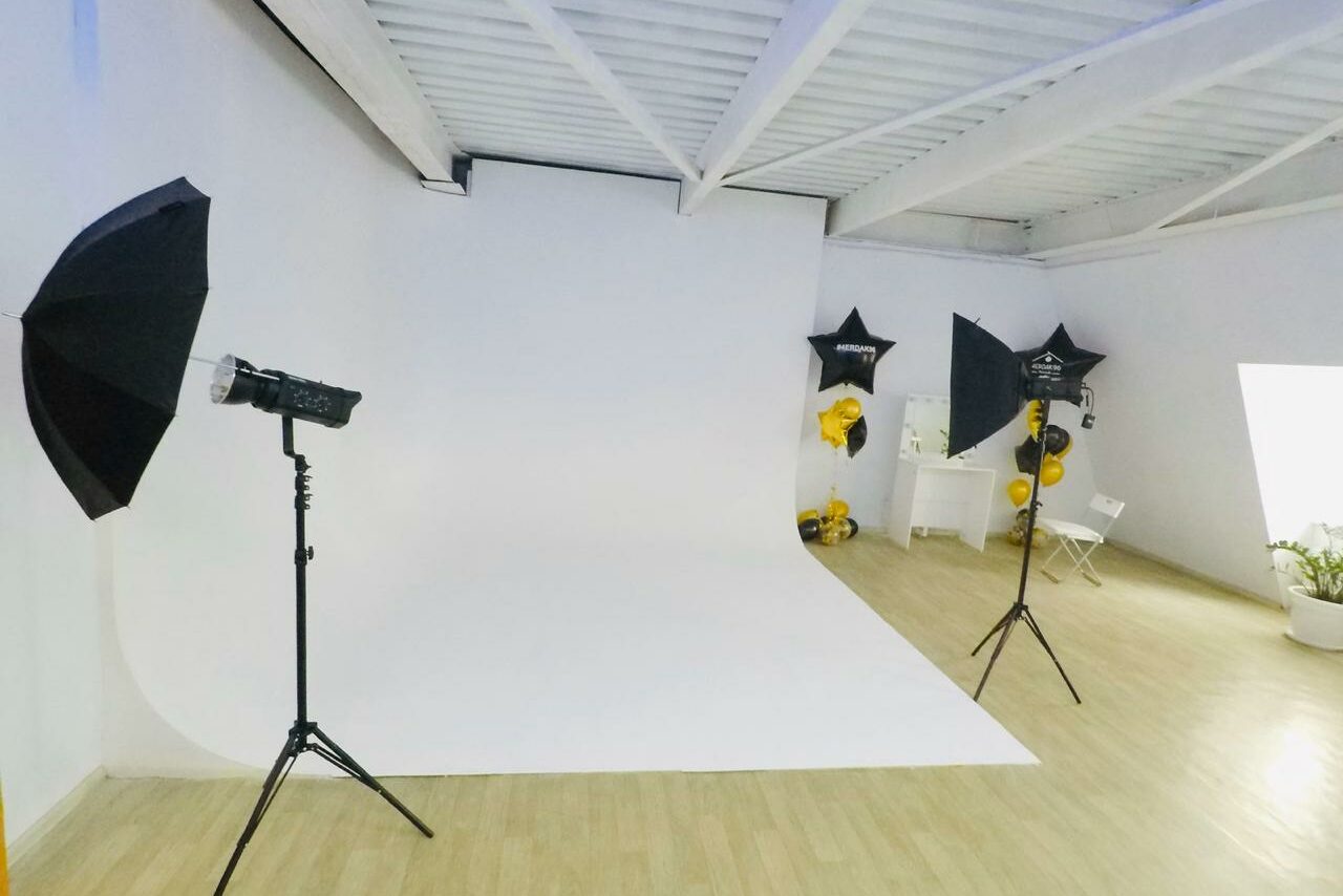 Арендовать Фотостудия с большой циклорамой