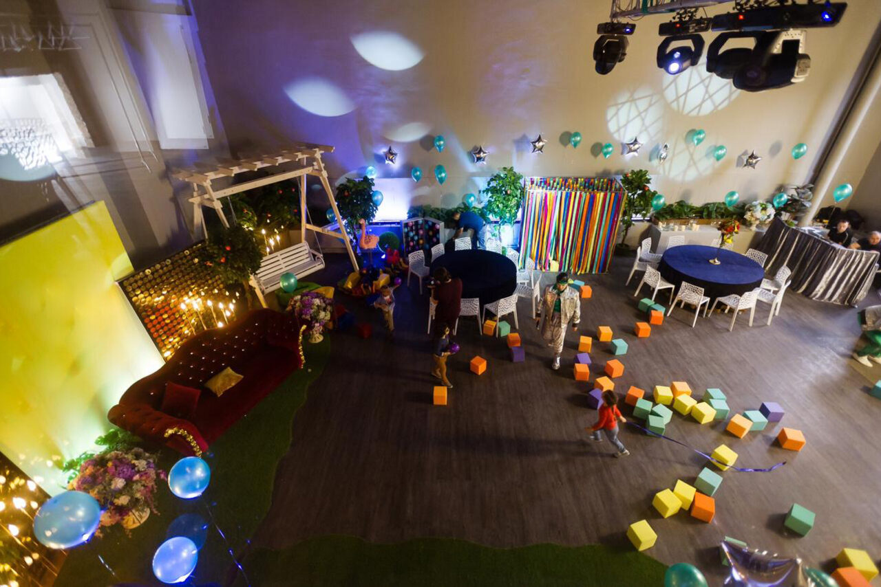 Арендовать Просторный лофт на Ваське