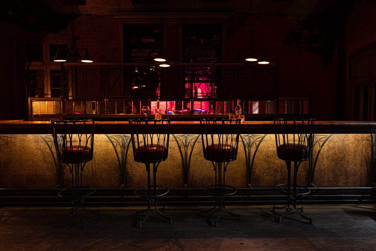 Арендовать Бар Chateau de Fantomas