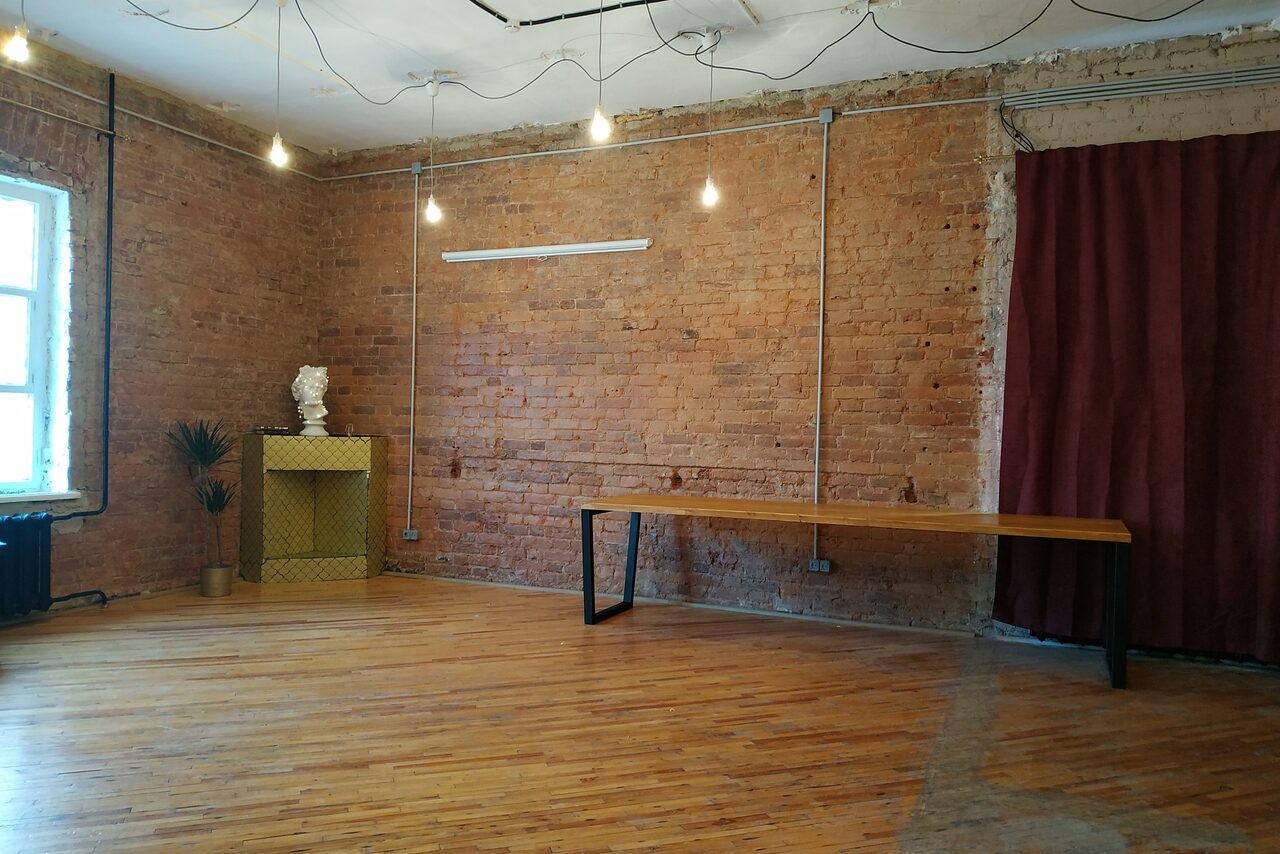 Арендовать Event Space Лофт-пространство с кирпичными стенами