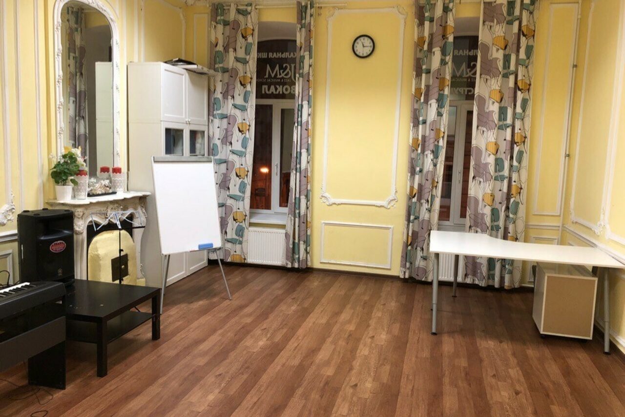 Арендовать J&M School