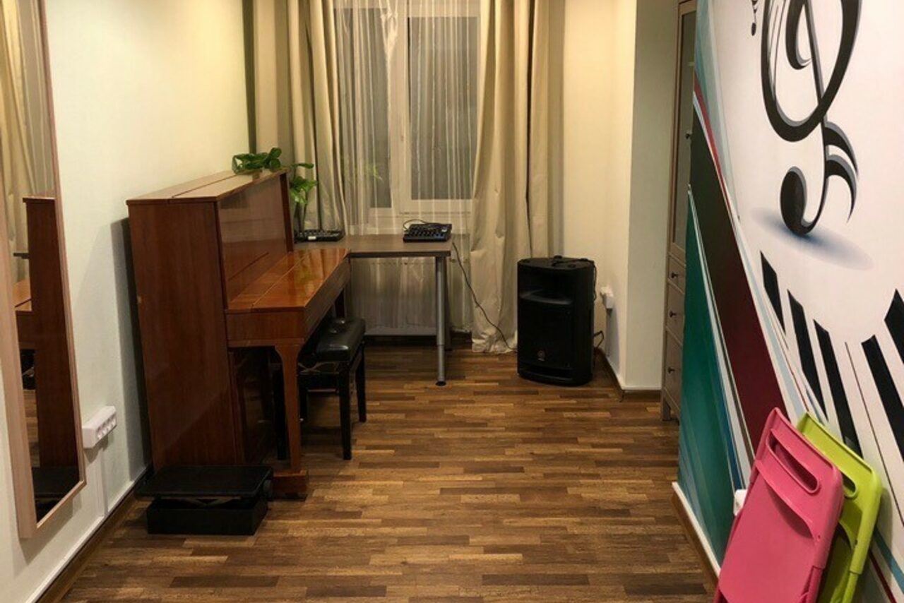 Арендовать J&M School