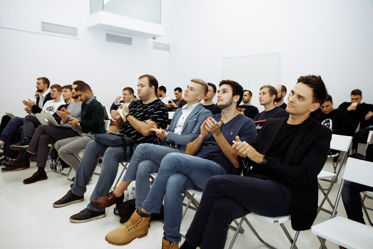 Арендовать Современный белый лофт в центре