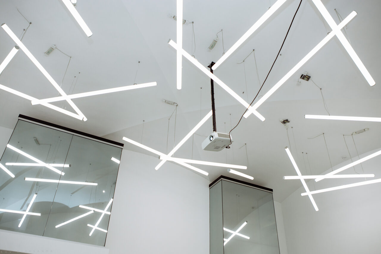 Арендовать Современный белый лофт в центре