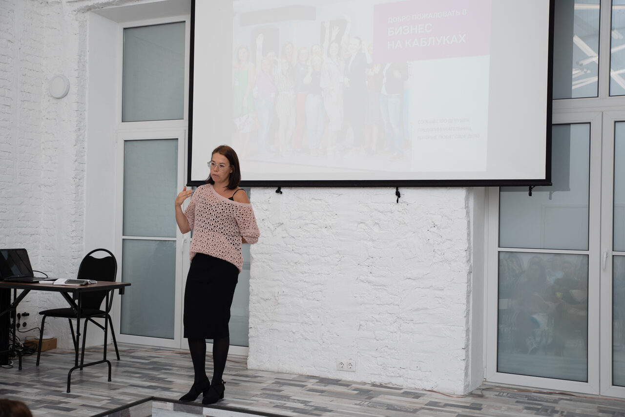 Арендовать Современный белый лофт в центре