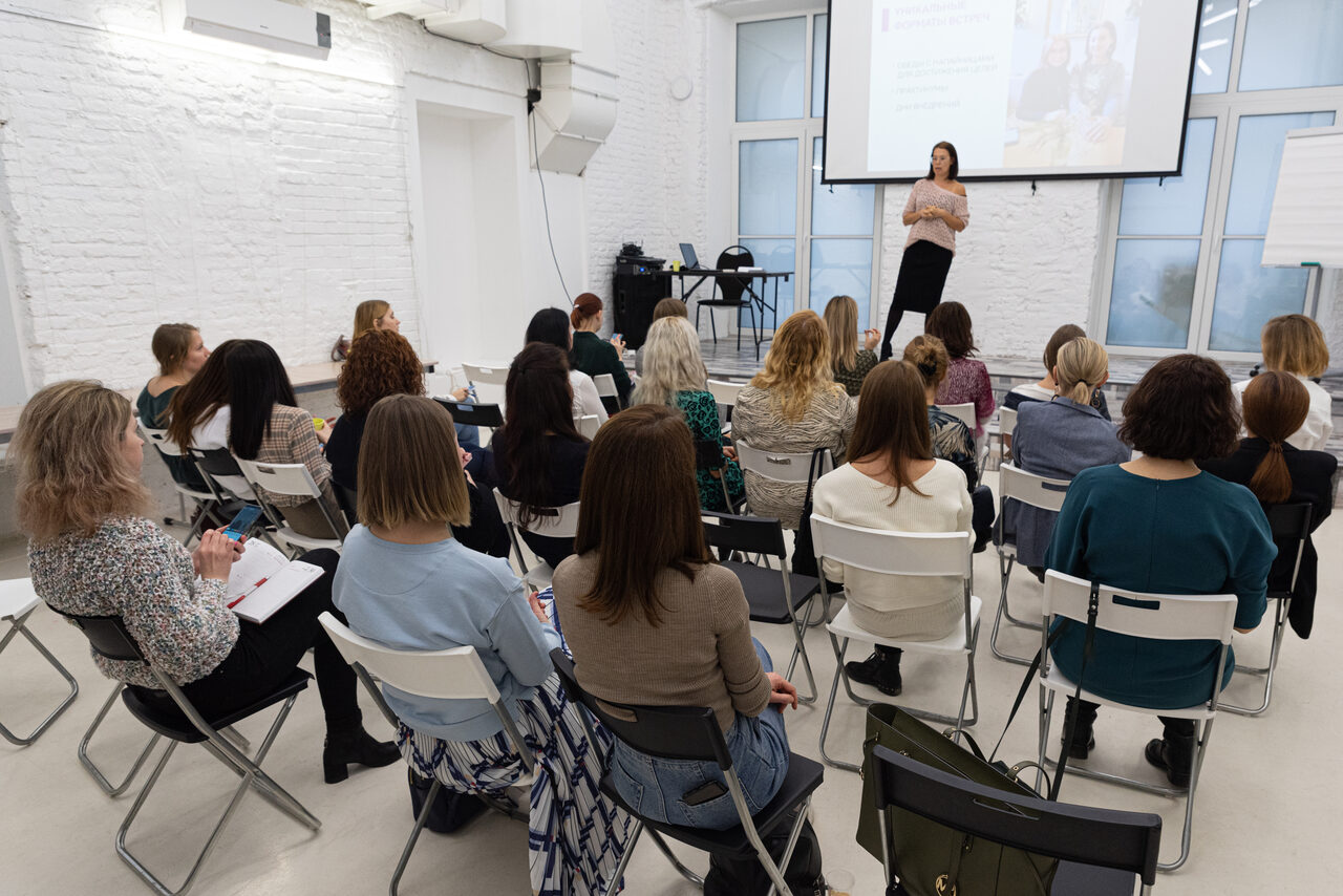 Арендовать Современный белый лофт в центре