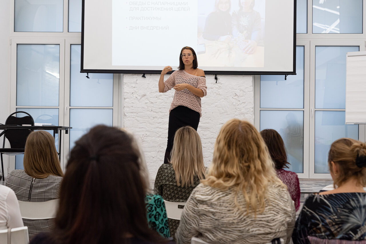 Арендовать Современный белый лофт в центре