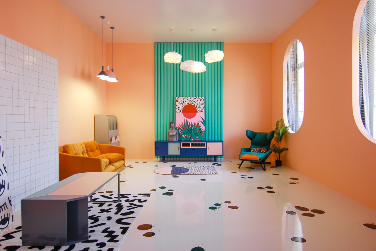 Арендовать Vanguard Studio. Яркий лофт с неоновой подсветкой