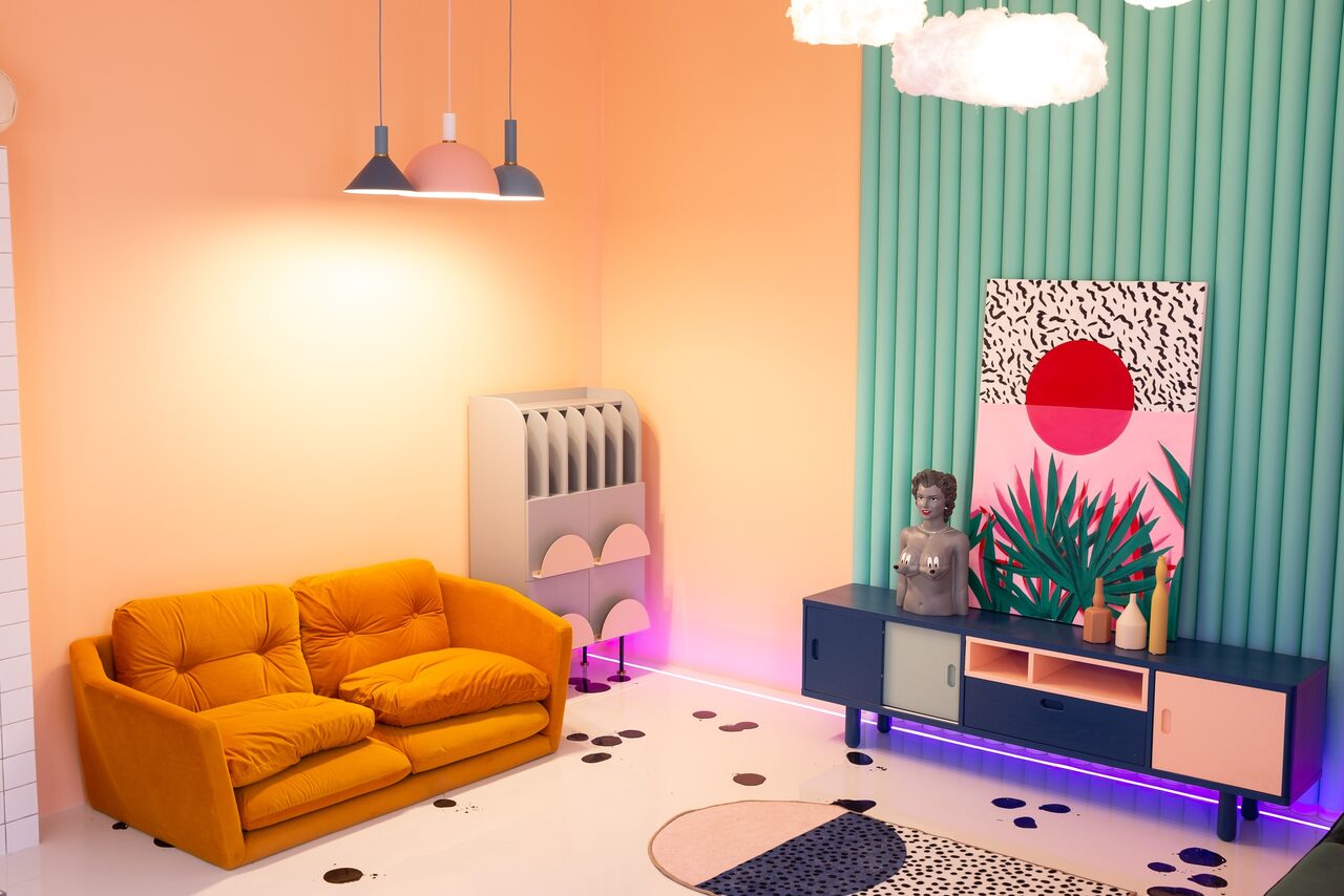 Арендовать Vanguard Studio. Яркий лофт с неоновой подсветкой