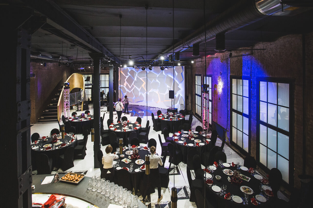 Арендовать Sala banchetti con decorazioni di design 